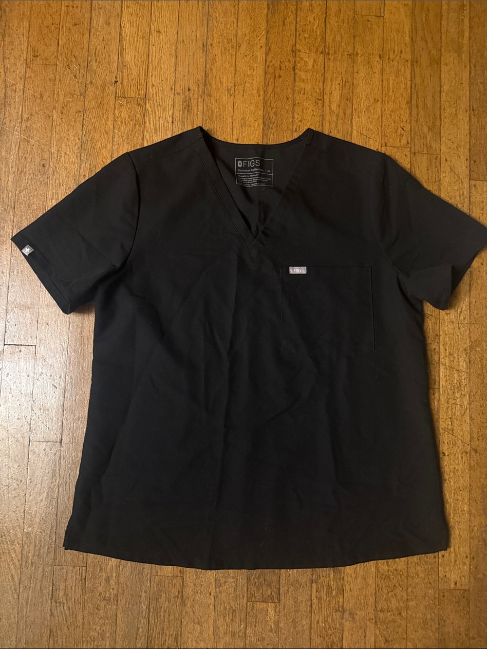 Figs Women’d Black V-Neck Scrub Top with Chest Pocket